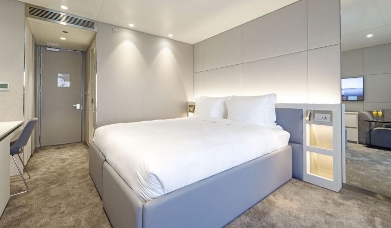ECYC-Balcony-Suite-004