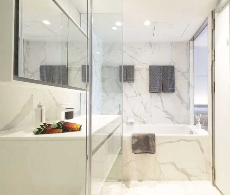 ECYC-Owners-Suite-Bathroom-001
