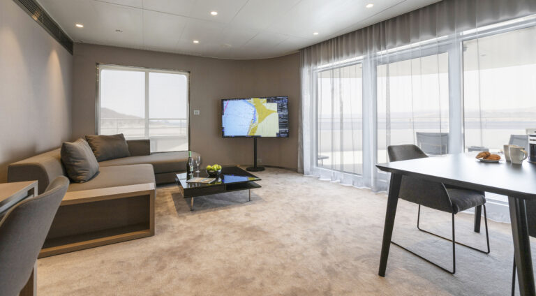 ECYC-Owners-Suite-Lounge-003