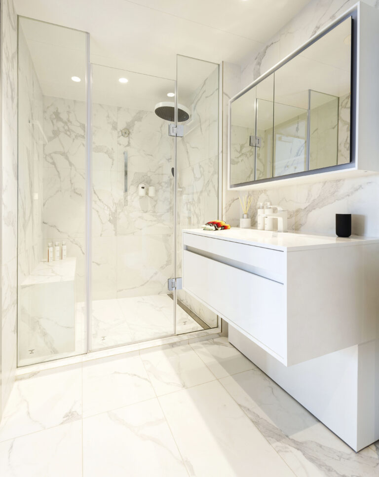 ECYC-Yacht-Suite-Bathroom-003