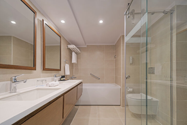 AmaLilia_LS-GS_Bathroom_PhotogWings_51_edit